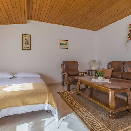 Apartment Idyllisches Nur 470 Meter Zum Mit Meerblick, Babybett - Hunde Willkommen Povile