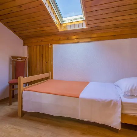 Idyllisches Nur 470 Meter Zum Mit Meerblick, Babybett - Hunde Willkommen Povile