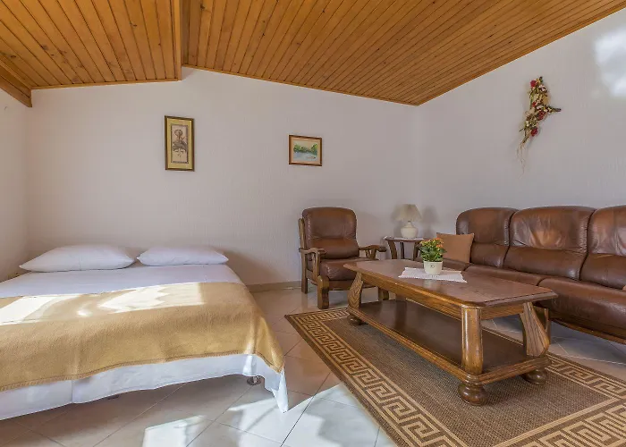 Appartement Idyllisches Nur 470 Meter Zum Mit Meerblick, Babybett - Hunde Willkommen Povile