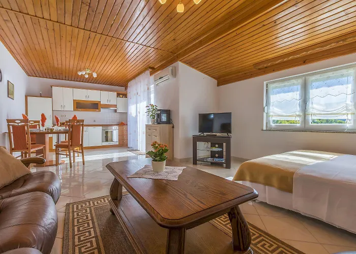Appartement Idyllisches Nur 470 Meter Zum Mit Meerblick, Babybett - Hunde Willkommen Povile